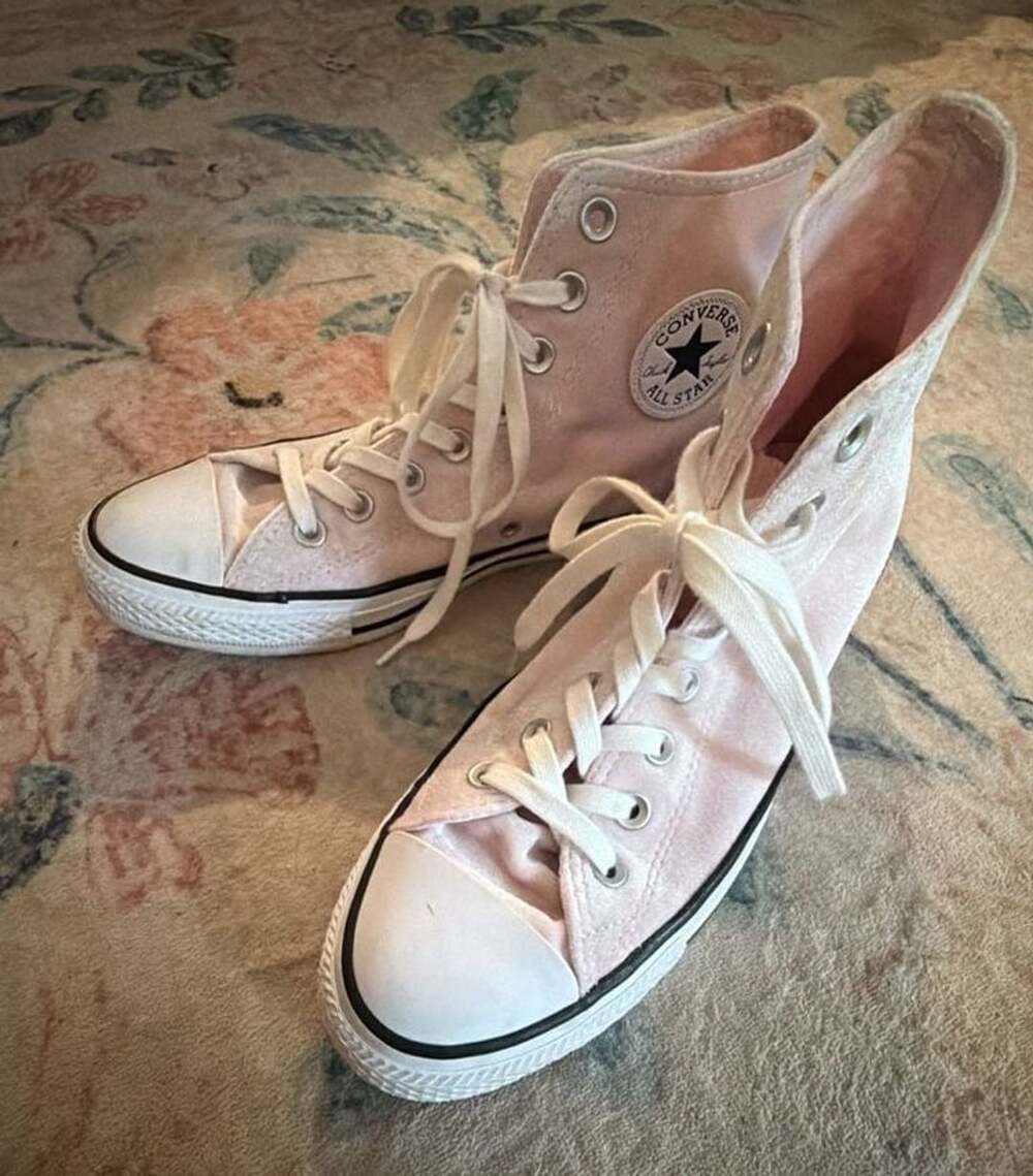 Converse Chuck Taylor All Star Hi Size 9 Pink Velvet High Top Sneakers